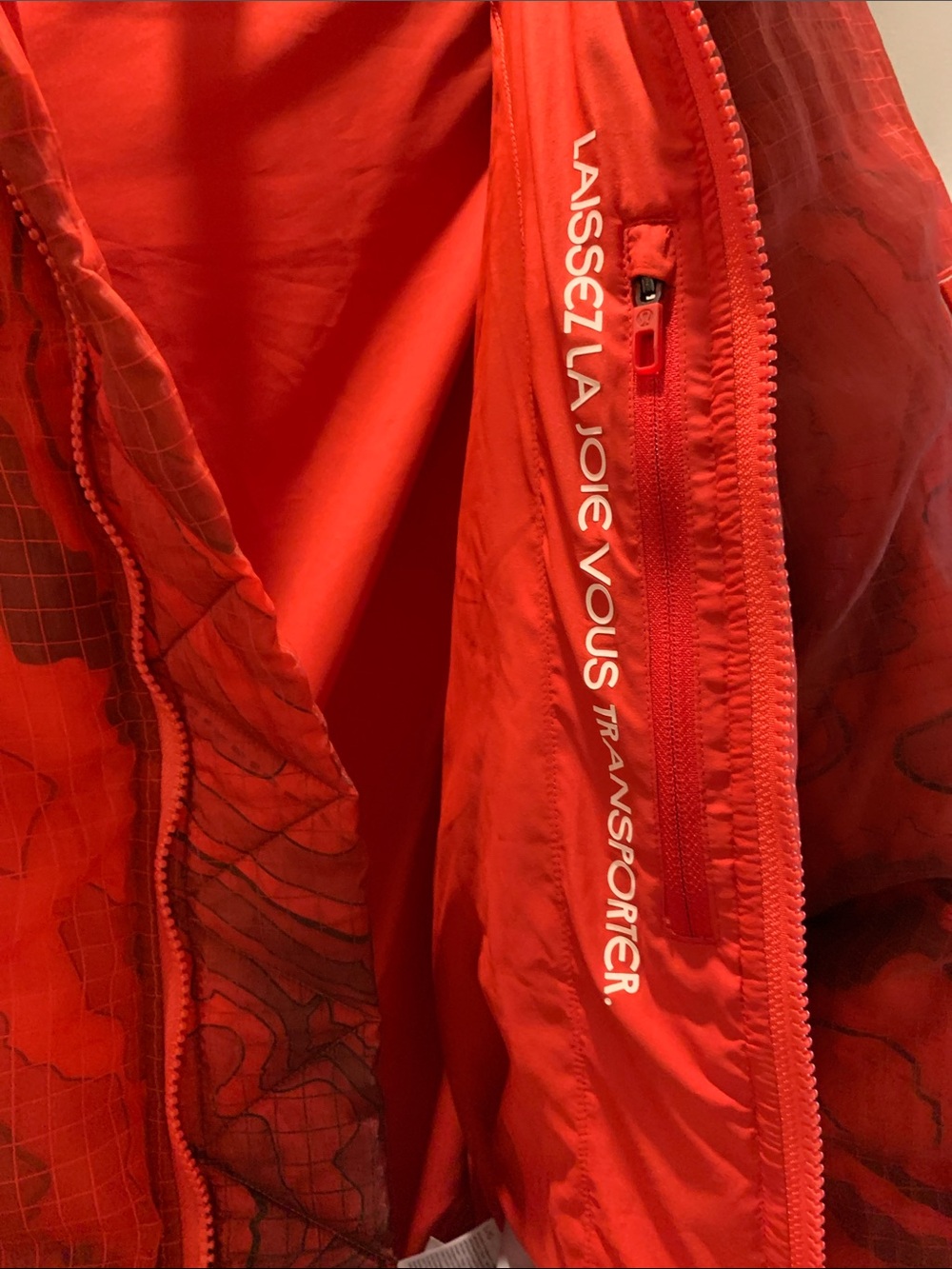📌 NWOT Lululemon 2026 Team Canada Wunder Puff Translucent 600- Down Fill Jacket - Picture 5 of 10